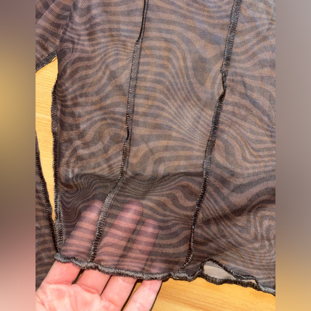 H&M mesh top - Picture 2 of 2